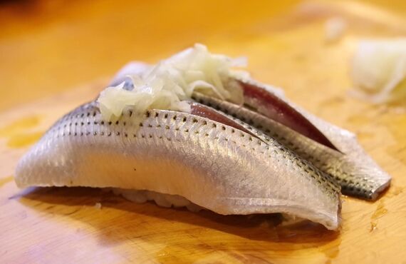 栄　居酒屋　にある日本酒専門店はお酒に合う海鮮料理も取り揃えております　日本酒専門店ゆとり