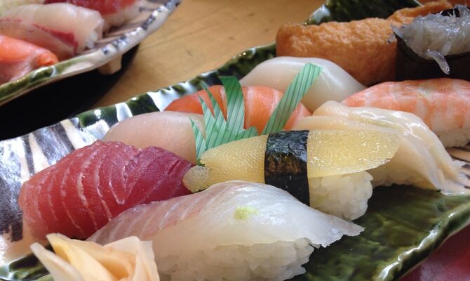 sushi-975075_1920